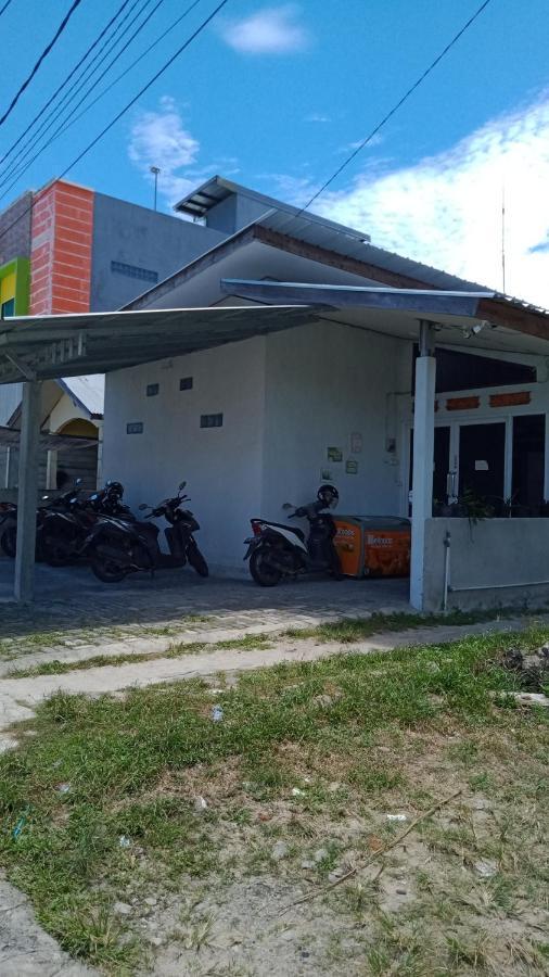 דירות טנג'ונג פנדן Belitung Backpacker מראה חיצוני תמונה