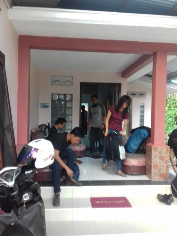 דירות טנג'ונג פנדן Belitung Backpacker מראה חיצוני תמונה